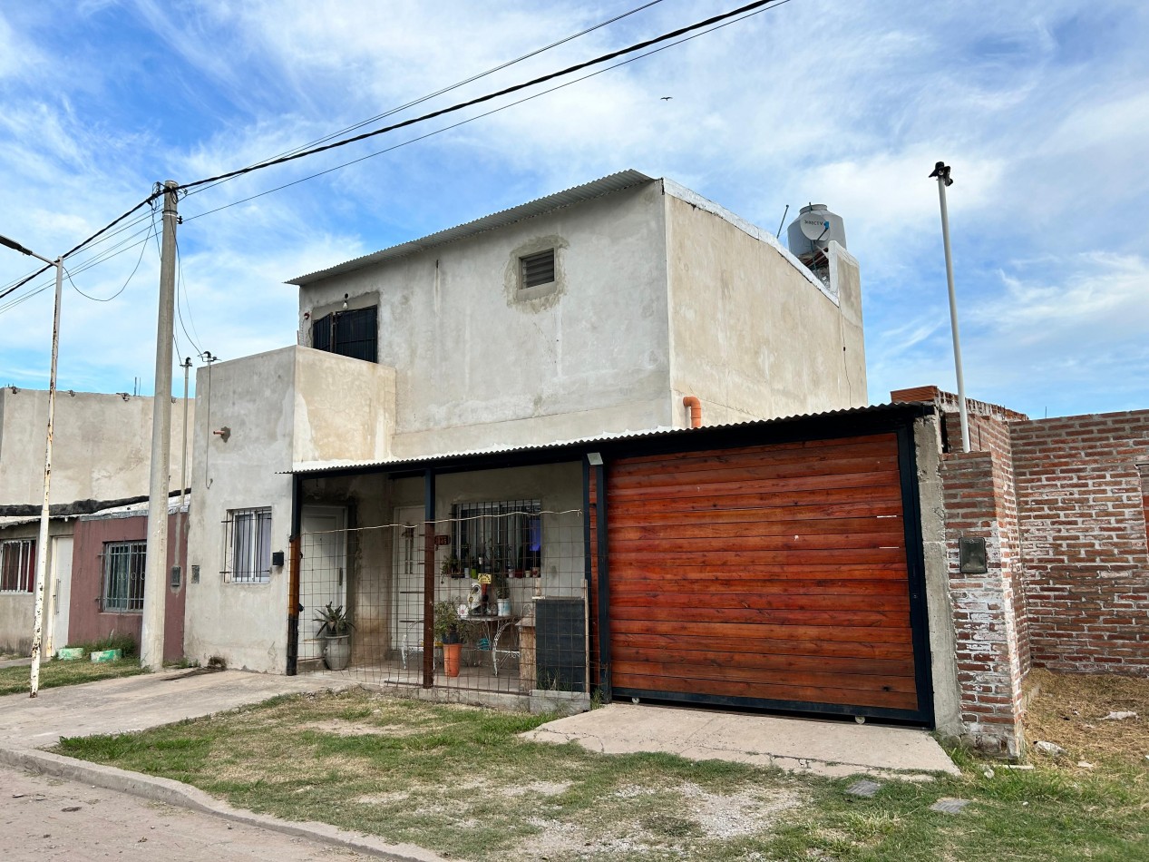 ZAVALLA, Sarmiento 3800, 3 dormitorios, patio, cochera amplia! PERMUTAS!
