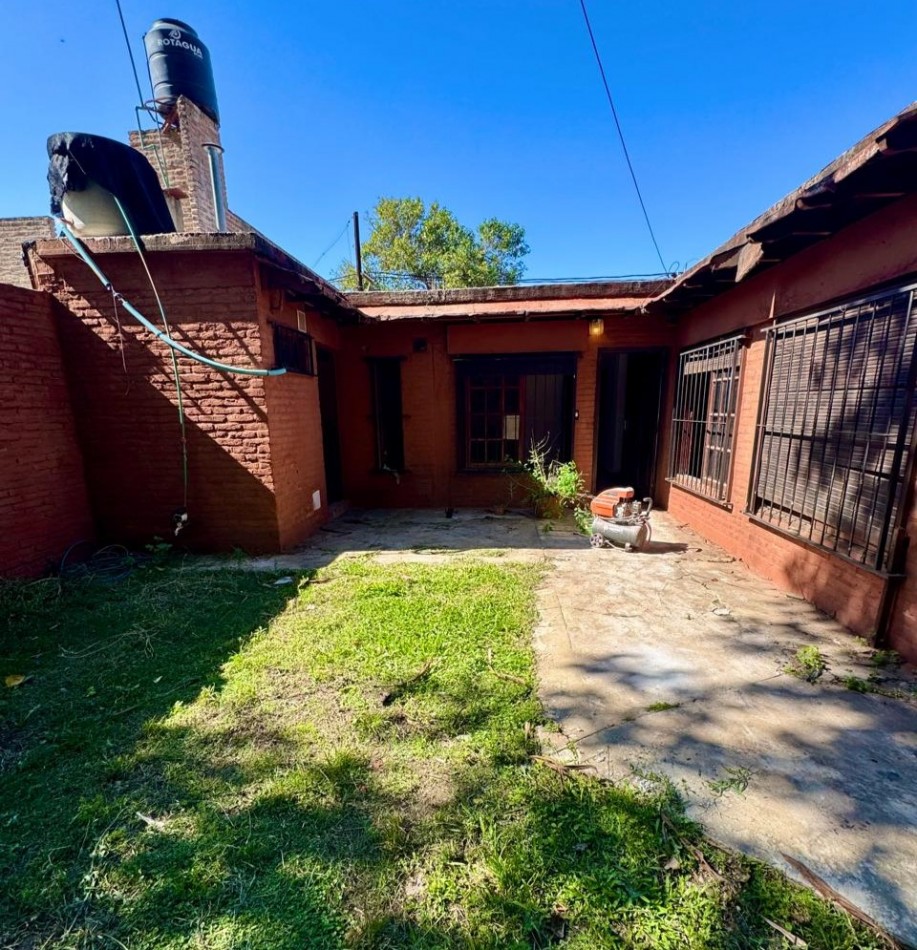 Gorriti 7100, casa de 3 dormitorios, patio, cochera.