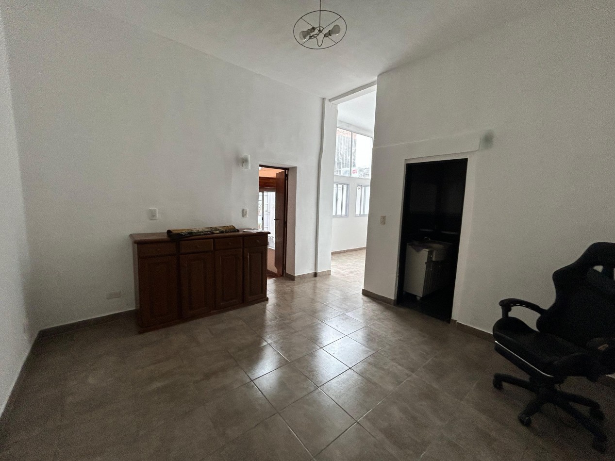 Pueyrredon 100, propiedad de pasillo, un dormitorio mas comodin, patio con parrillero, excelente zona