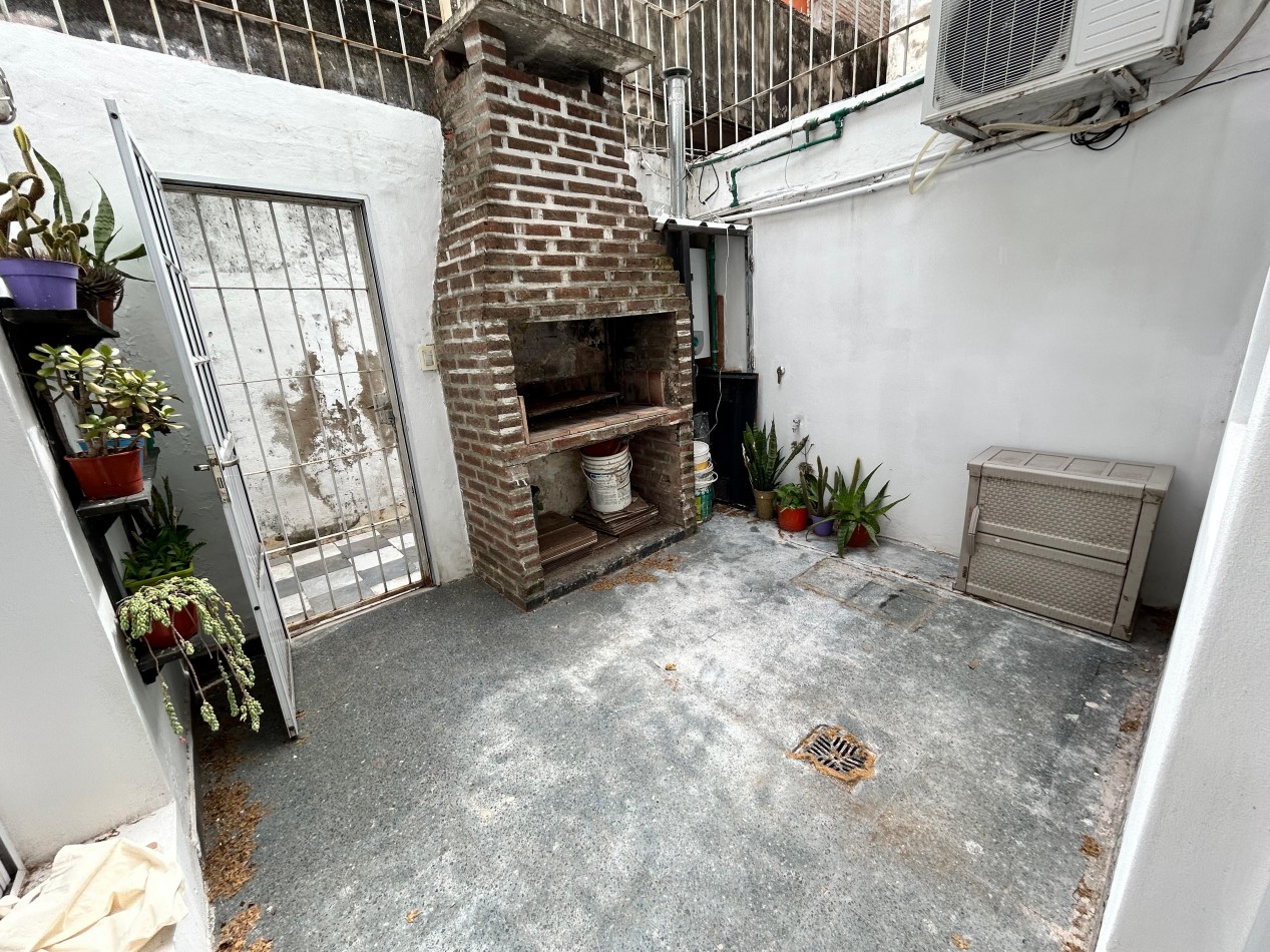 Pueyrredon 100, propiedad de pasillo, un dormitorio mas comodin, patio con parrillero, excelente zona