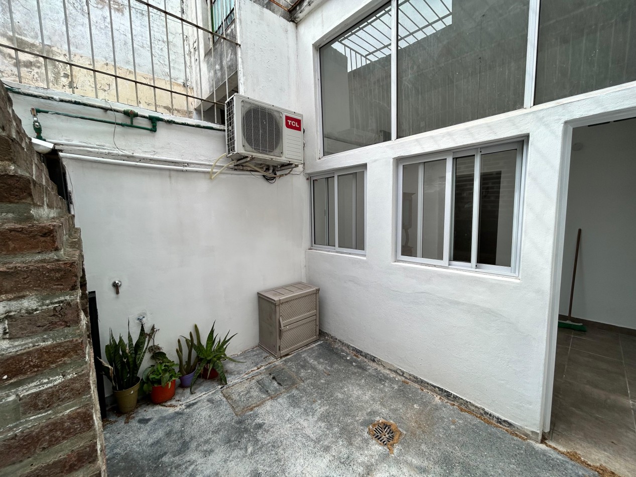 Pueyrredon 100, propiedad de pasillo, un dormitorio mas comodin, patio con parrillero, excelente zona