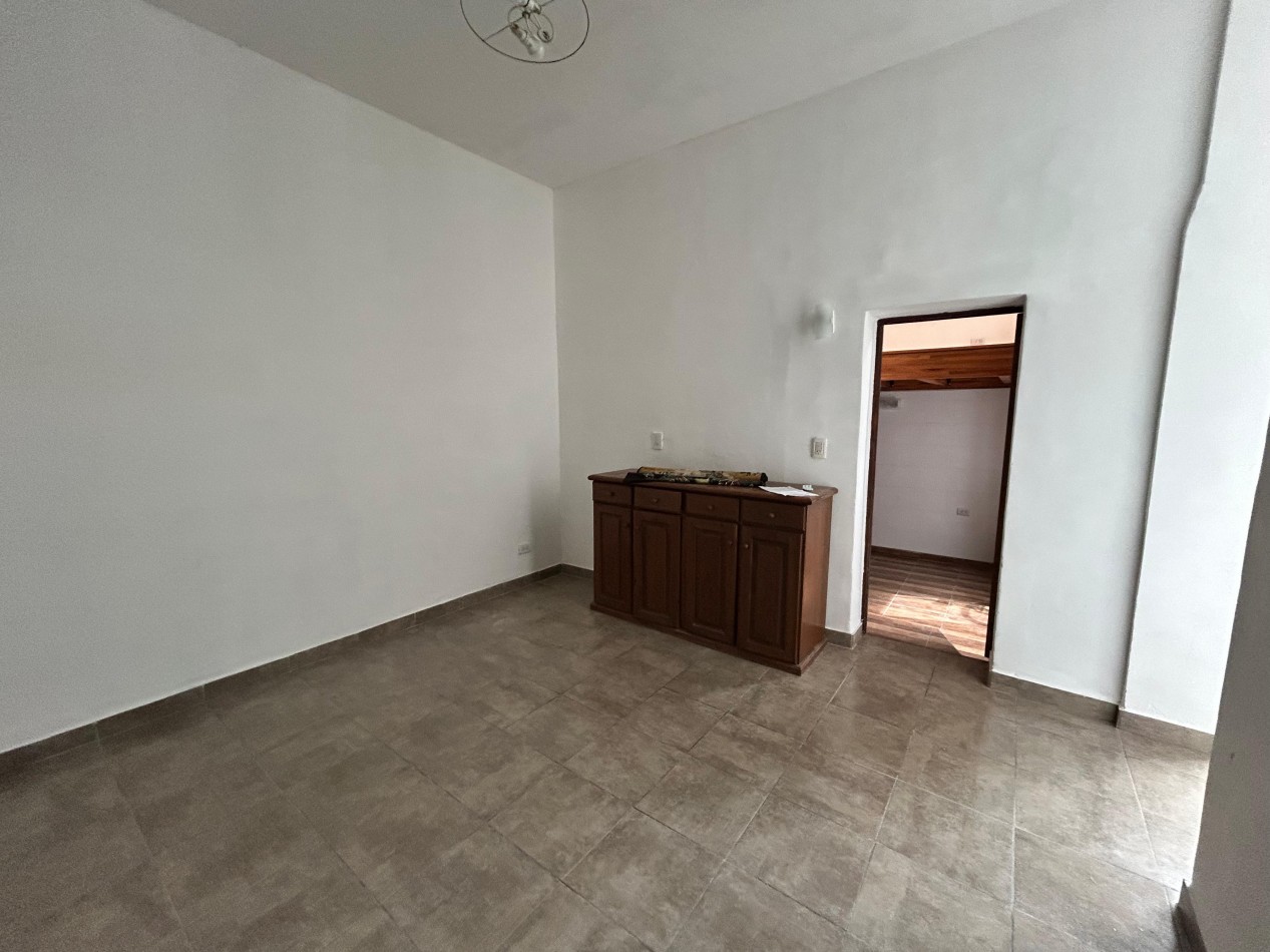 Pueyrredon 100, propiedad de pasillo, un dormitorio mas comodin, patio con parrillero, excelente zona