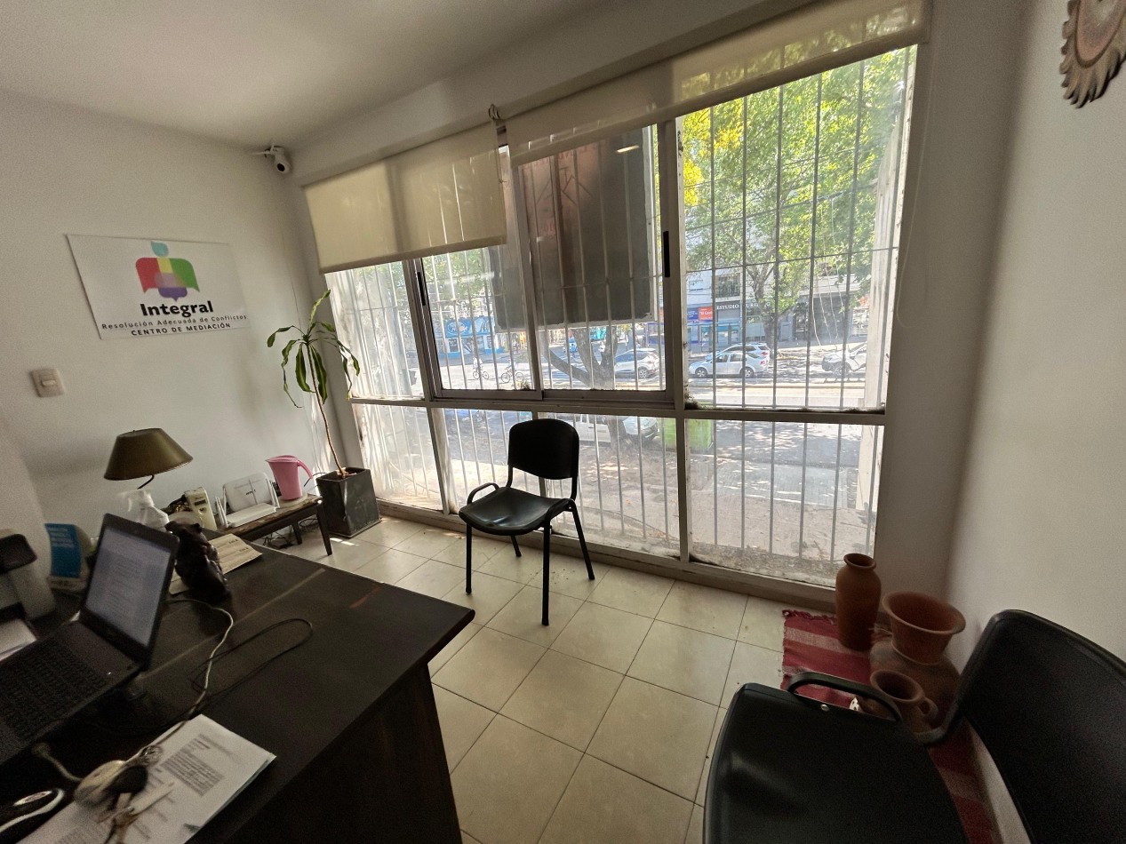 Av Pellegrini 3400, Oficina/Local Comercial, excelente zona, oportunidad