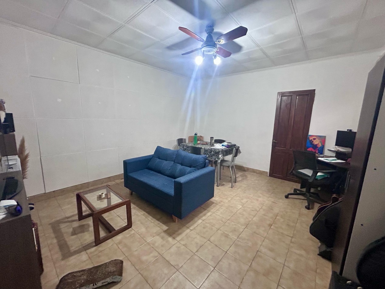 Pje Gomensoro 1500, casa dos dormitorios, cochera, patio.