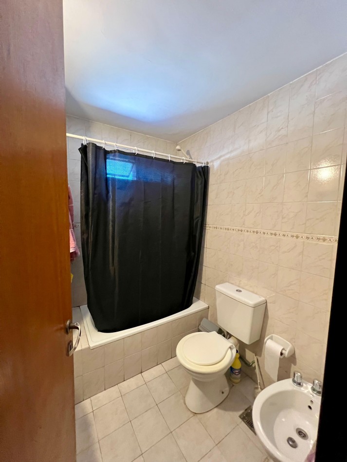 Av Francia al 400, a la venta dos departamentos ubicados en el mismo piso, excelente estado.