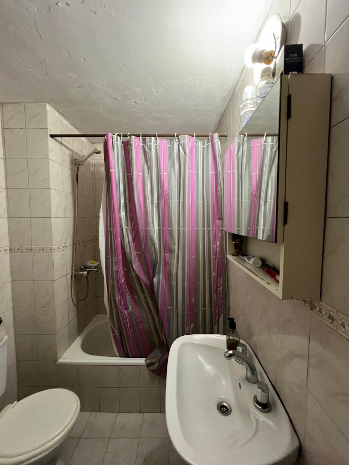 Av Francia al 400, a la venta dos departamentos ubicados en el mismo piso, excelente estado.