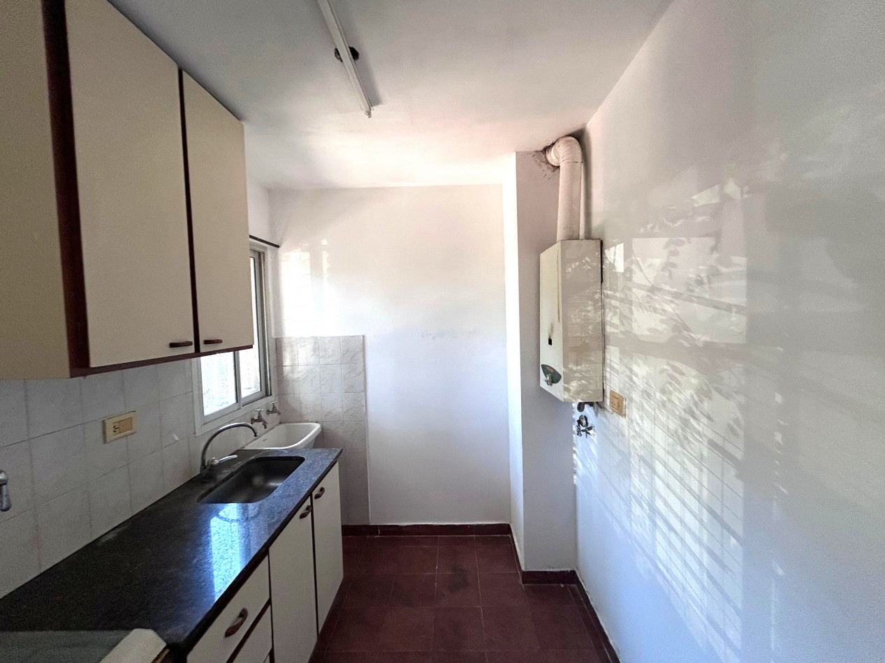 Av Francia 400, excelente oportunidad, muy buen estado, un dormitorio.