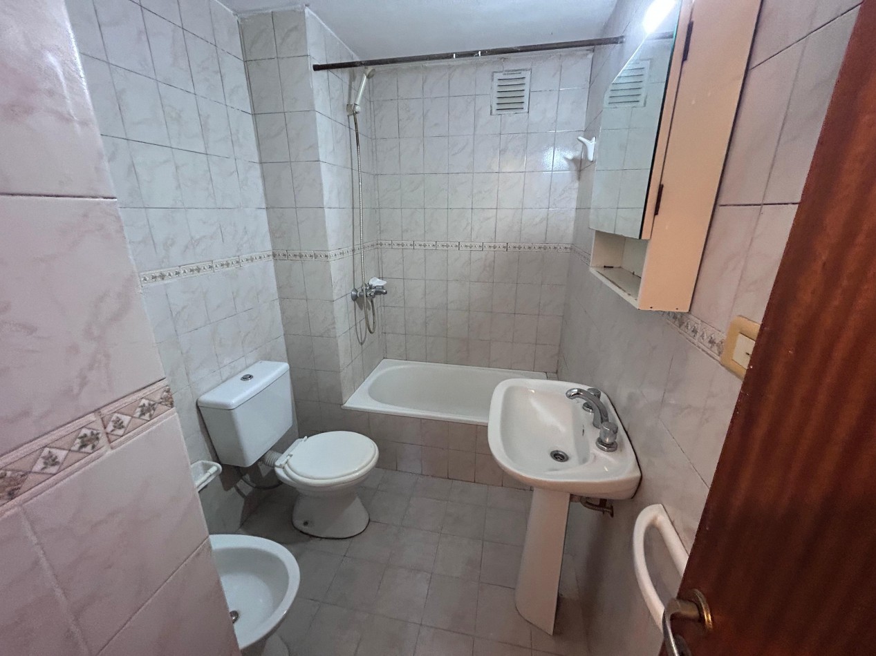 Av Francia 400, excelente oportunidad, muy buen estado, un dormitorio.