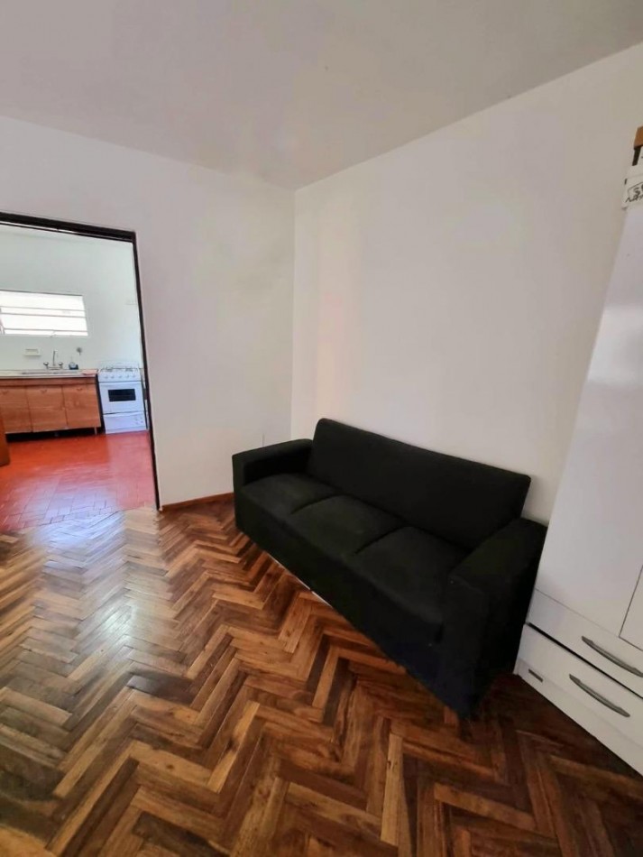 Virasoro 1900, un dormitorio, segundo piso escalera.