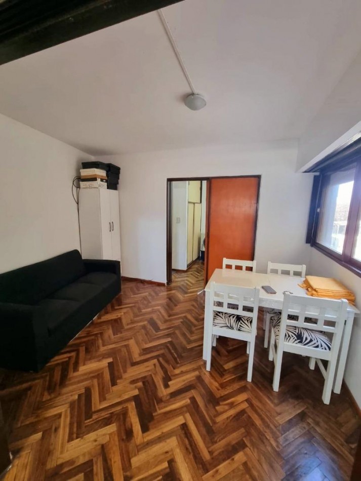 Virasoro 1900, un dormitorio, segundo piso escalera.