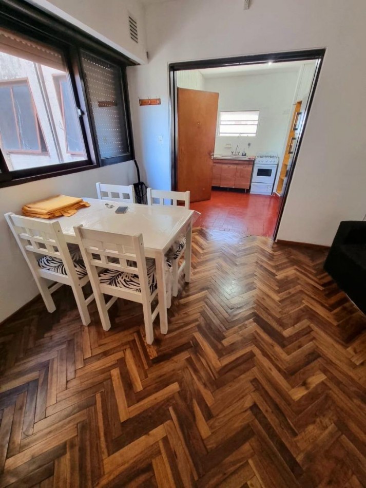 Virasoro 1900, un dormitorio, segundo piso escalera.