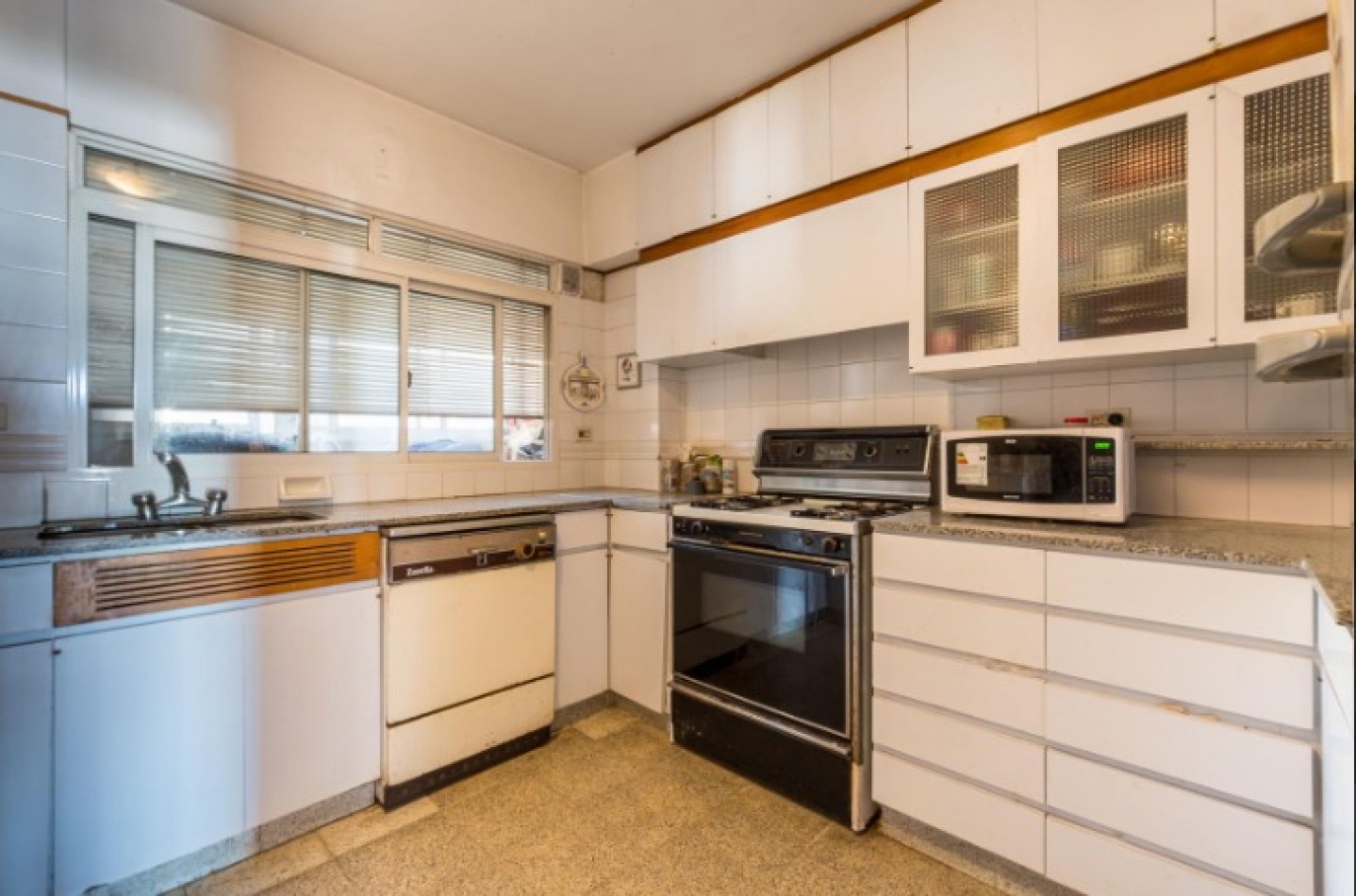 Cordoba 600, Departamento de 4 dormitorios, vista al monumento de la bandera y rio, excelente zona.