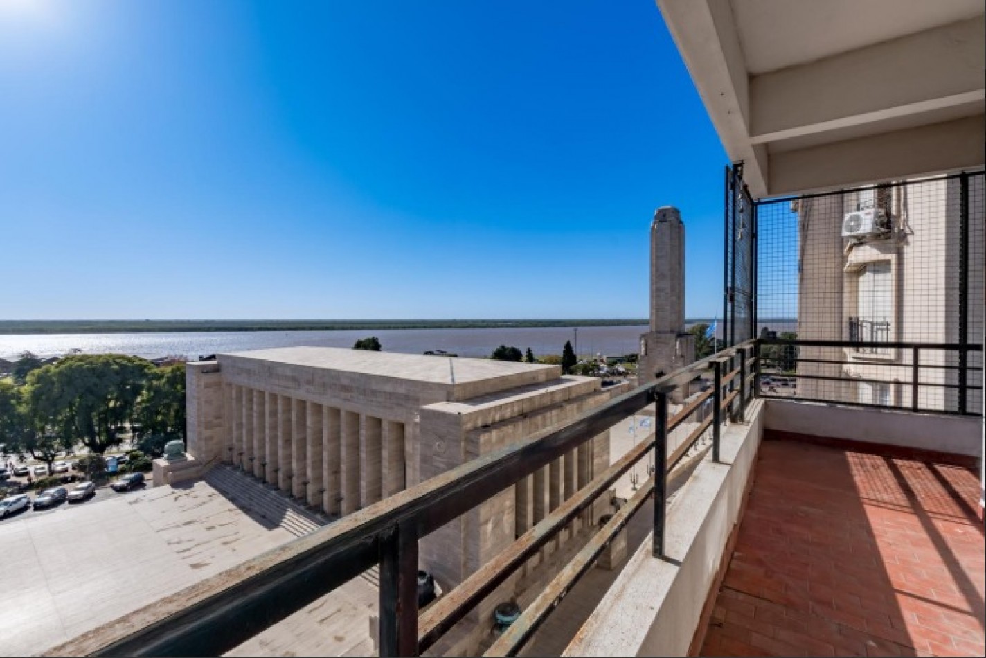 Cordoba 600, Departamento de 4 dormitorios, vista al monumento de la bandera y rio, excelente zona.