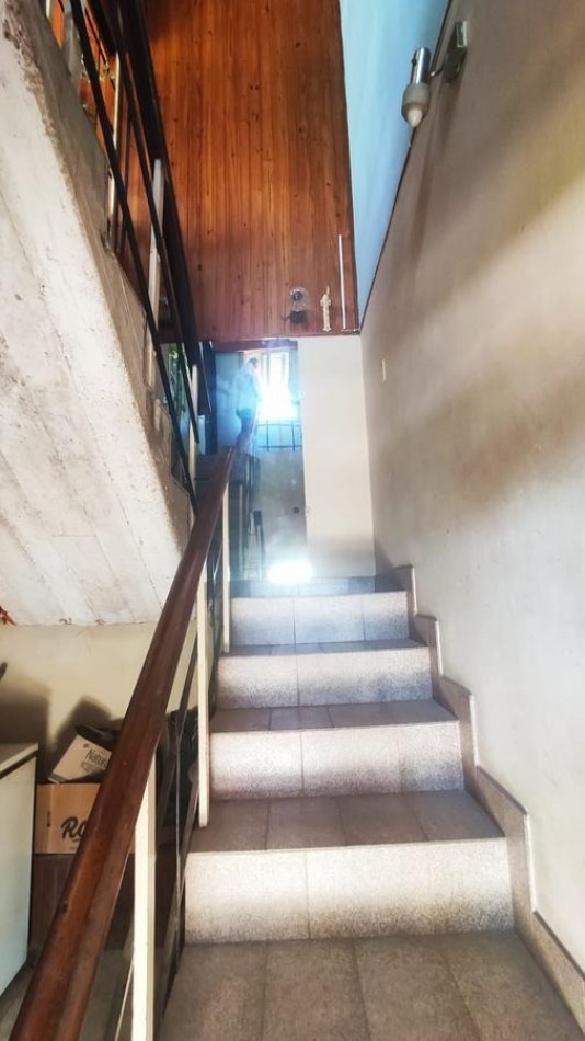 Capitan Bermudez, Laprida al 100, local comercial y departamento 3 dormitorios.