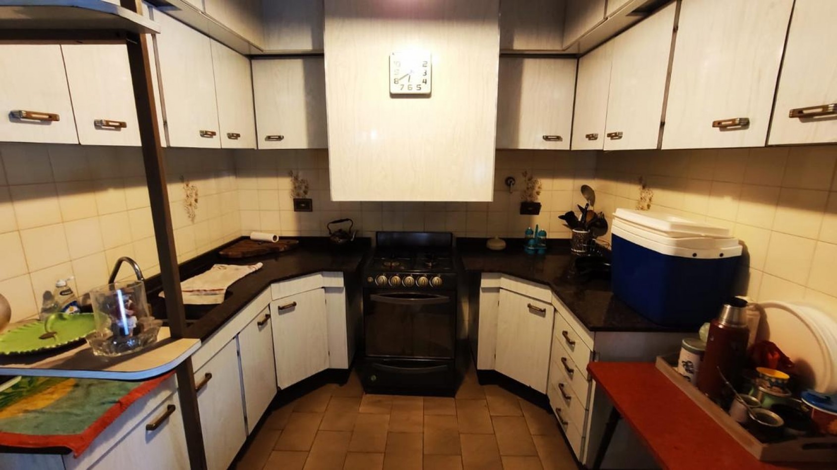 Capitan Bermudez, Laprida al 100, local comercial y departamento 3 dormitorios.