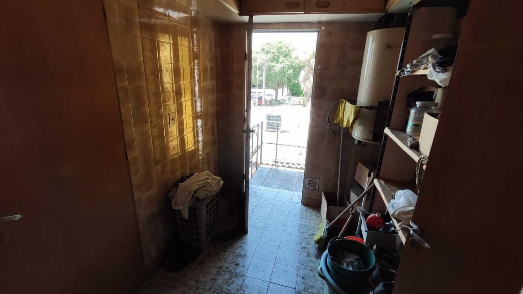 Capitan Bermudez, Laprida al 100, local comercial y departamento 3 dormitorios.