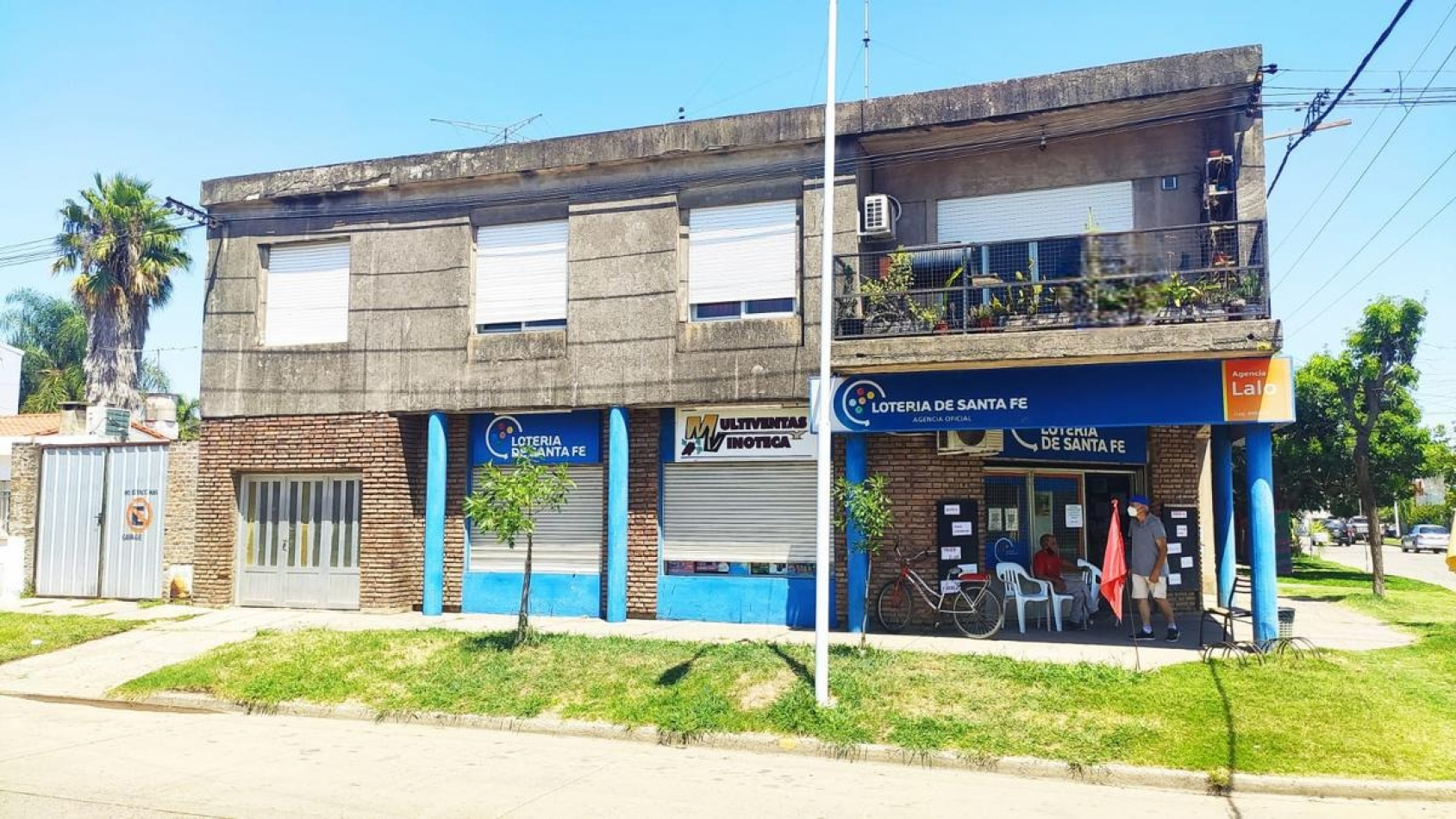 Capitan Bermudez, Laprida al 100, local comercial y departamento 3 dormitorios.