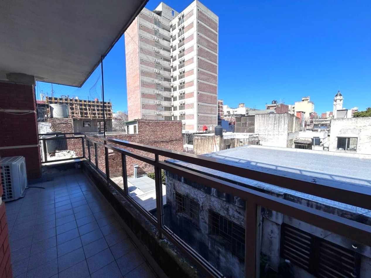 Urquiza 3500, departamento dos dormitorios, amueblado, balcon amplio, contrafrente. 
