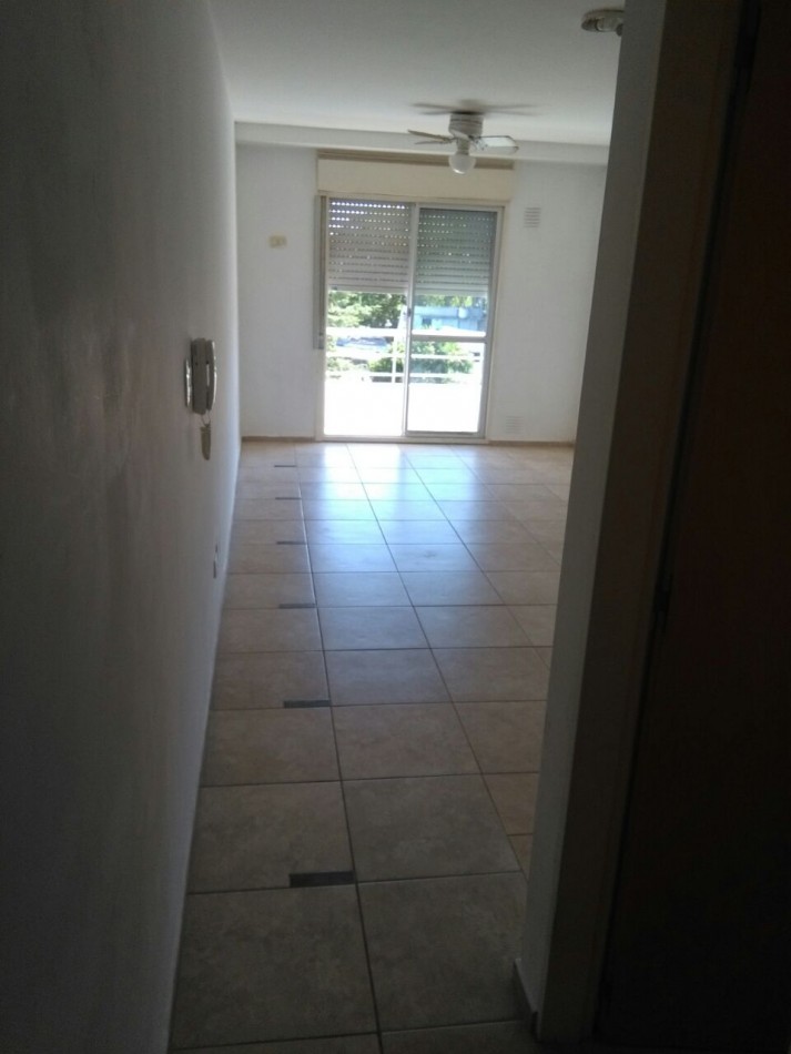 La Paz 100, departamento monoambiente, excelente zona