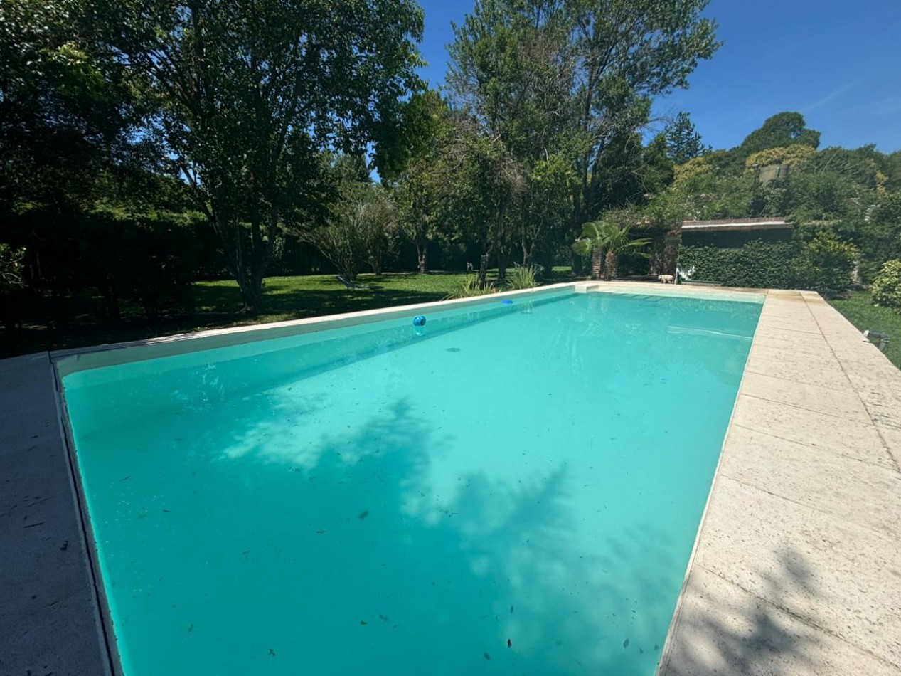  Casa en Venta - Calle Colombia al 100, Roldan, 1200 m2 terreno.