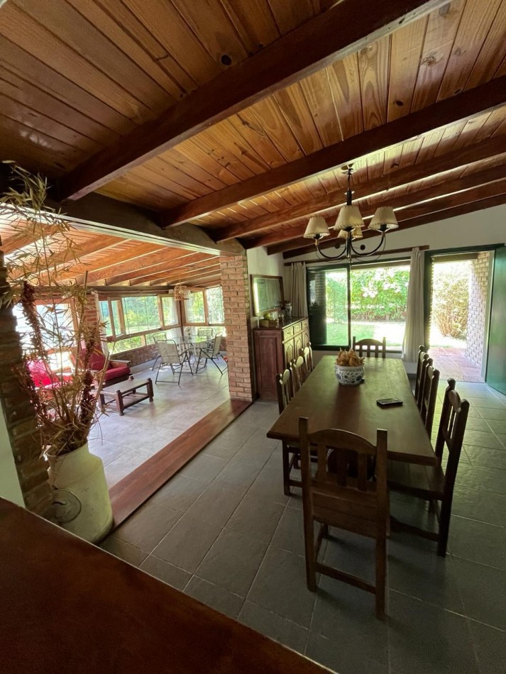  Casa en Venta - Calle Colombia al 100, Roldan, 1200 m2 terreno.