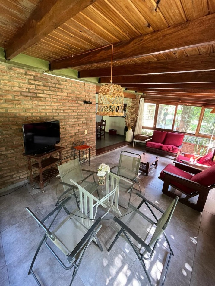  Casa en Venta - Calle Colombia al 100, Roldan, 1200 m2 terreno.