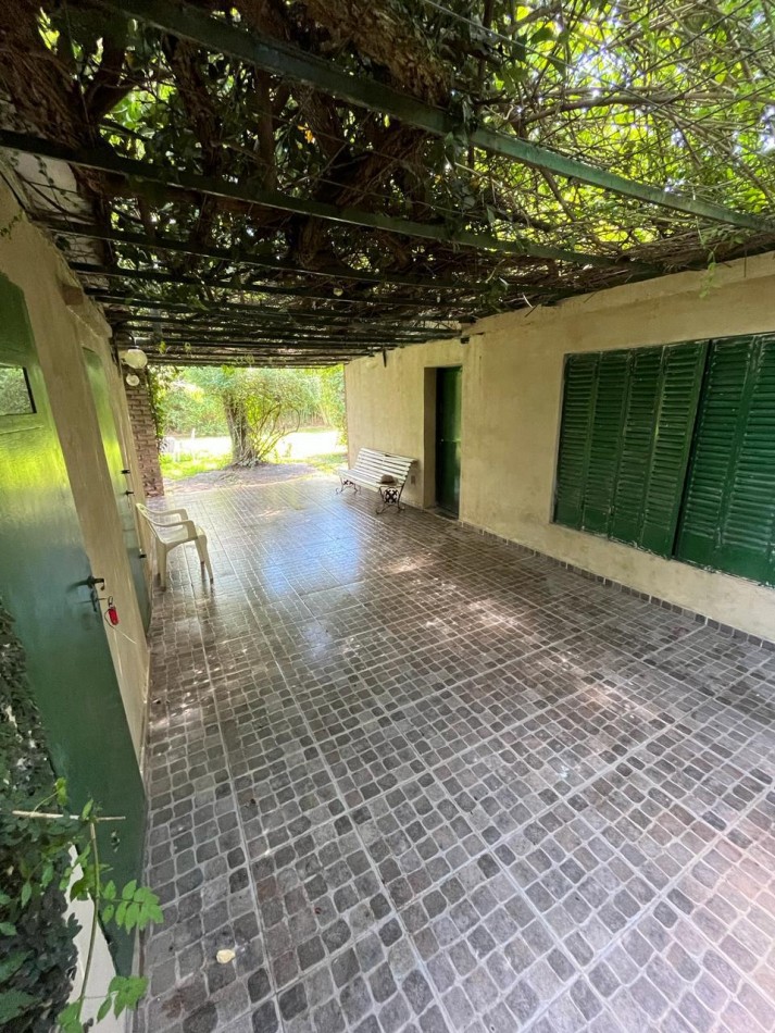  Casa en Venta - Calle Colombia al 100, Roldan, 1200 m2 terreno.