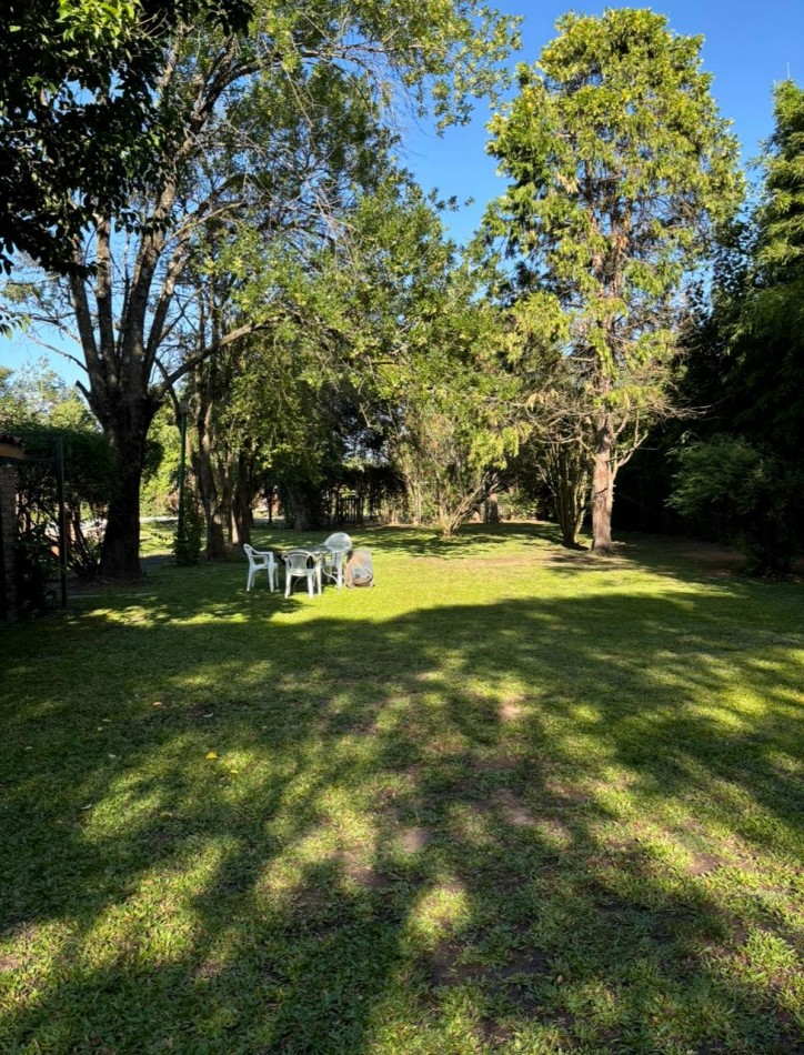  Casa en Venta - Calle Colombia al 100, Roldan, 1200 m2 terreno.