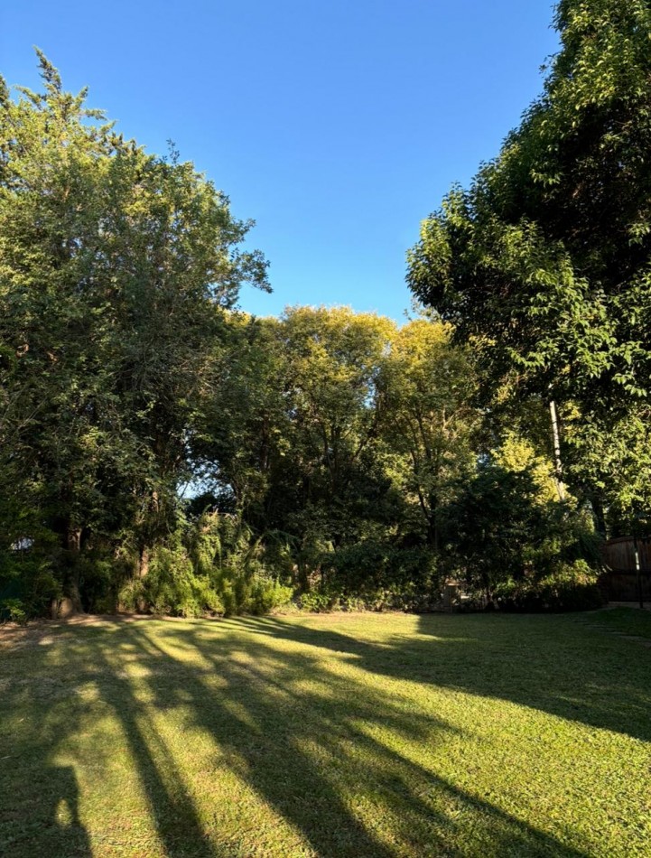  Casa en Venta - Calle Colombia al 100, Roldan, 1200 m2 terreno.