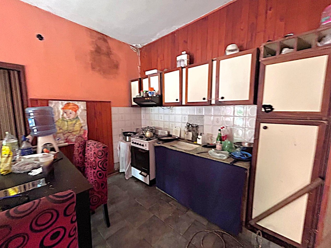 Muñoz, calle 1ro de mayo 100, 2 dormitorios, galeria, terreno amplio 