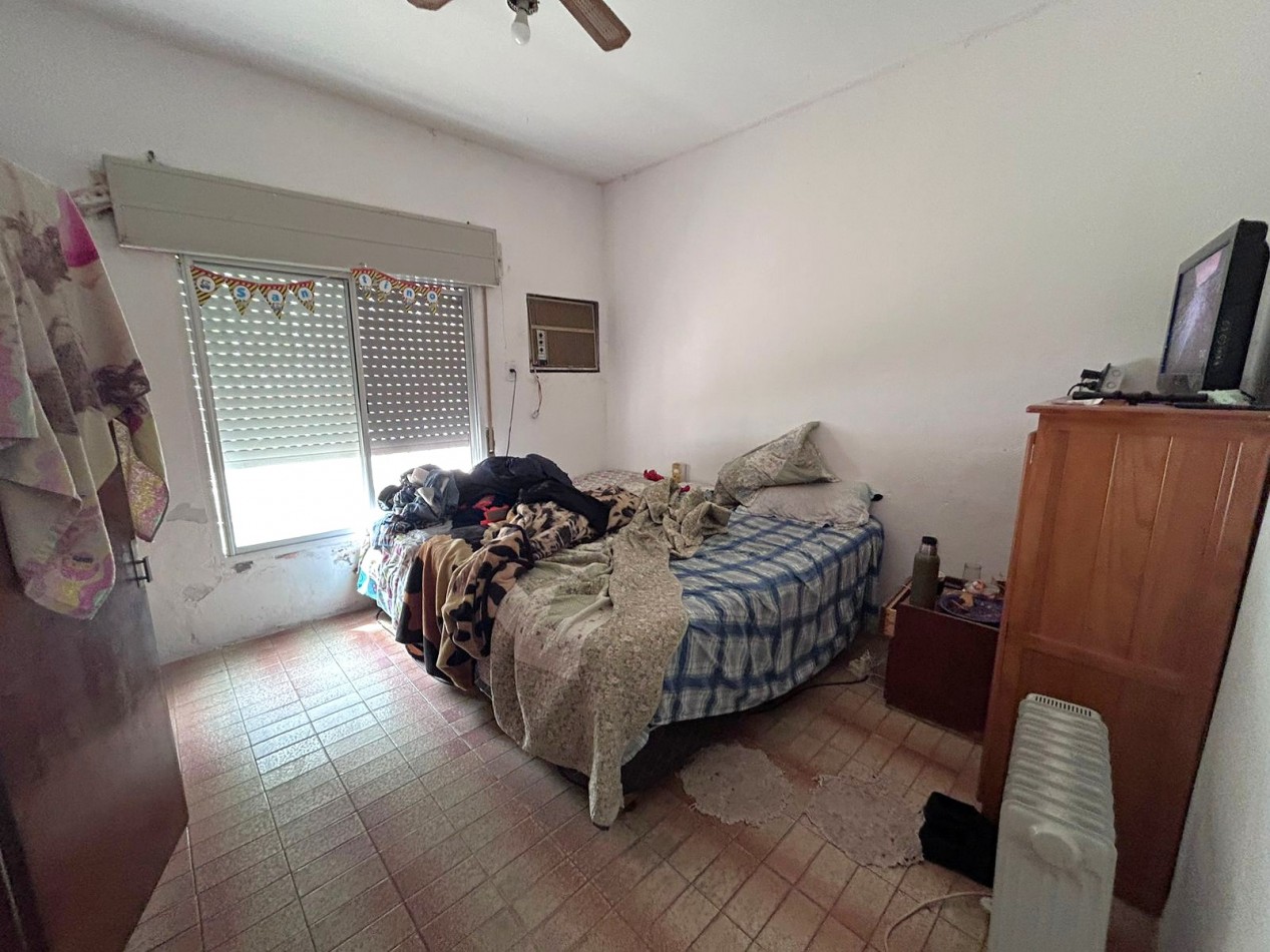 Muñoz, calle 1ro de mayo 100, 2 dormitorios, galeria, terreno amplio 