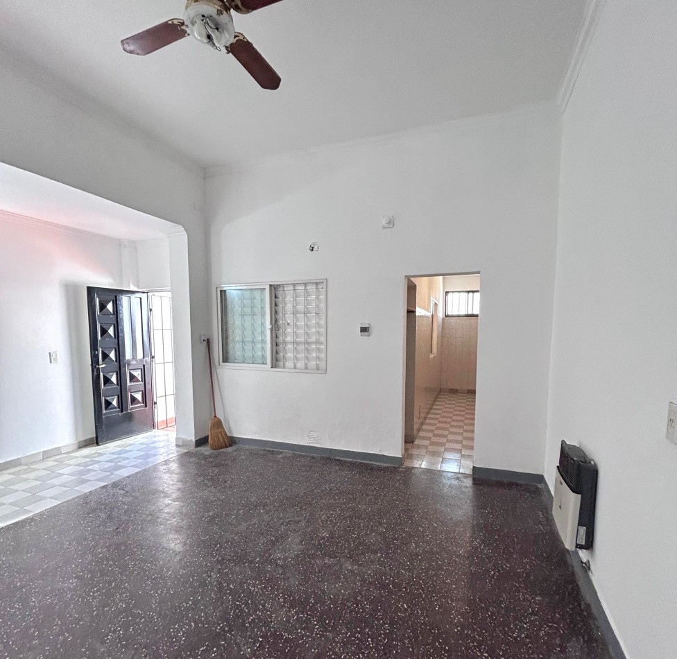 Primero de Mayo 2900 ( cortada biblioteca vigil 400 ) dos dormitorios, patio/cochera. 