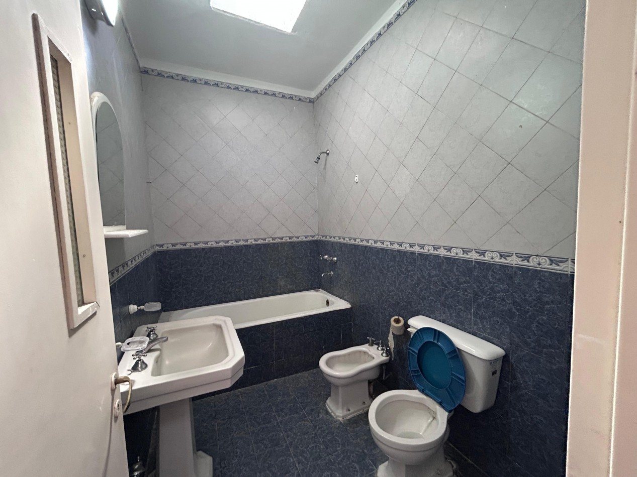 Primero de Mayo 2900 ( cortada biblioteca vigil 400 ) dos dormitorios, patio/cochera. 