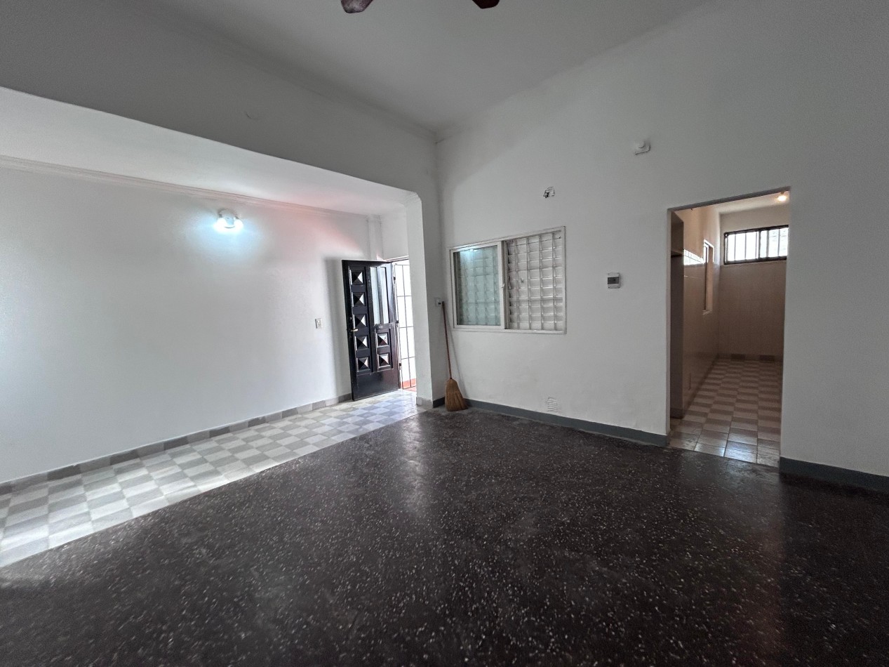 Primero de Mayo 2900 ( cortada biblioteca vigil 400 ) dos dormitorios, patio/cochera. 