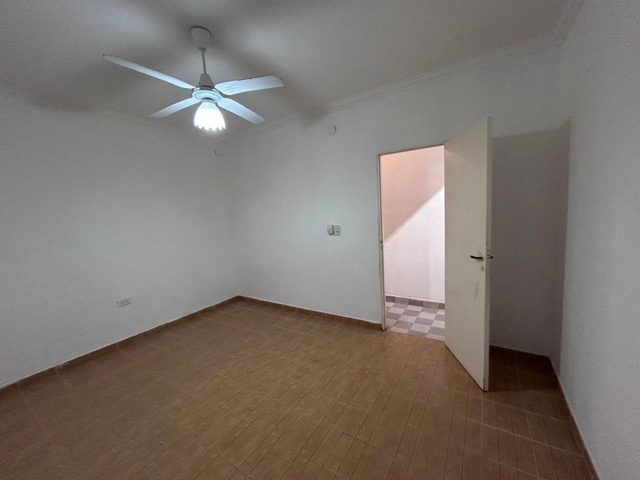 Primero de Mayo 2900 ( cortada biblioteca vigil 400 ) dos dormitorios, patio/cochera. 