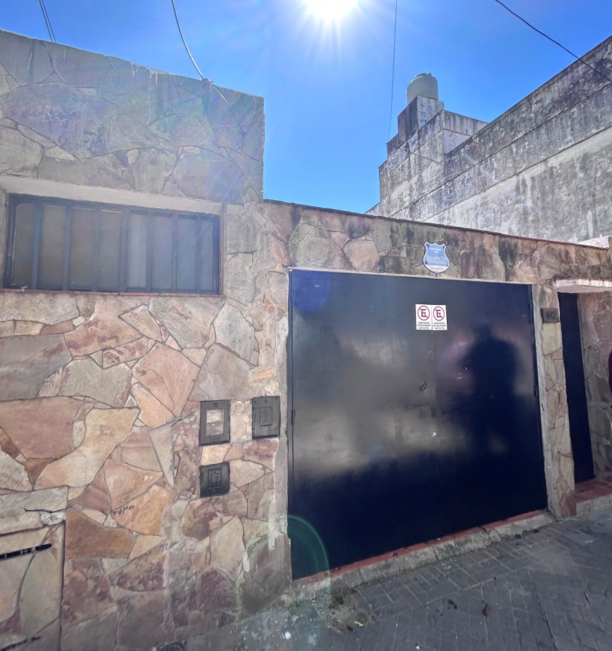 Primero de Mayo 2900 ( cortada biblioteca vigil 400 ) dos dormitorios, patio/cochera. 