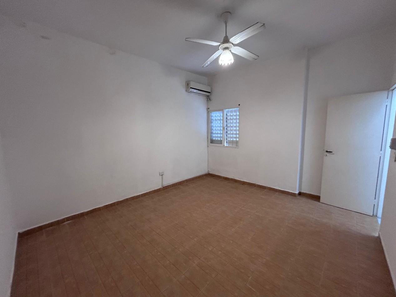 Primero de Mayo 2900 ( cortada biblioteca vigil 400 ) dos dormitorios, patio/cochera. 