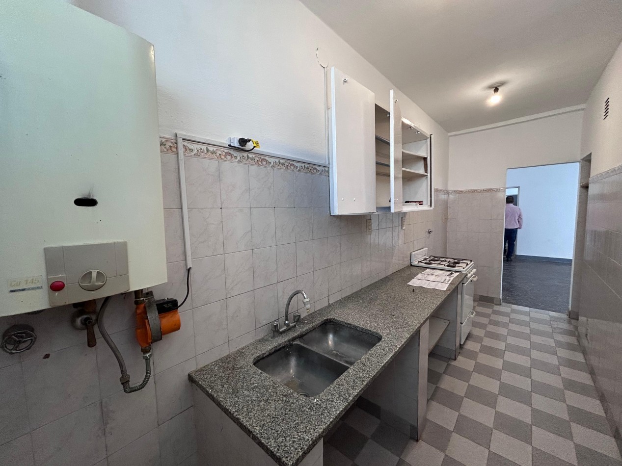 Primero de Mayo 2900 ( cortada biblioteca vigil 400 ) dos dormitorios, patio/cochera. 