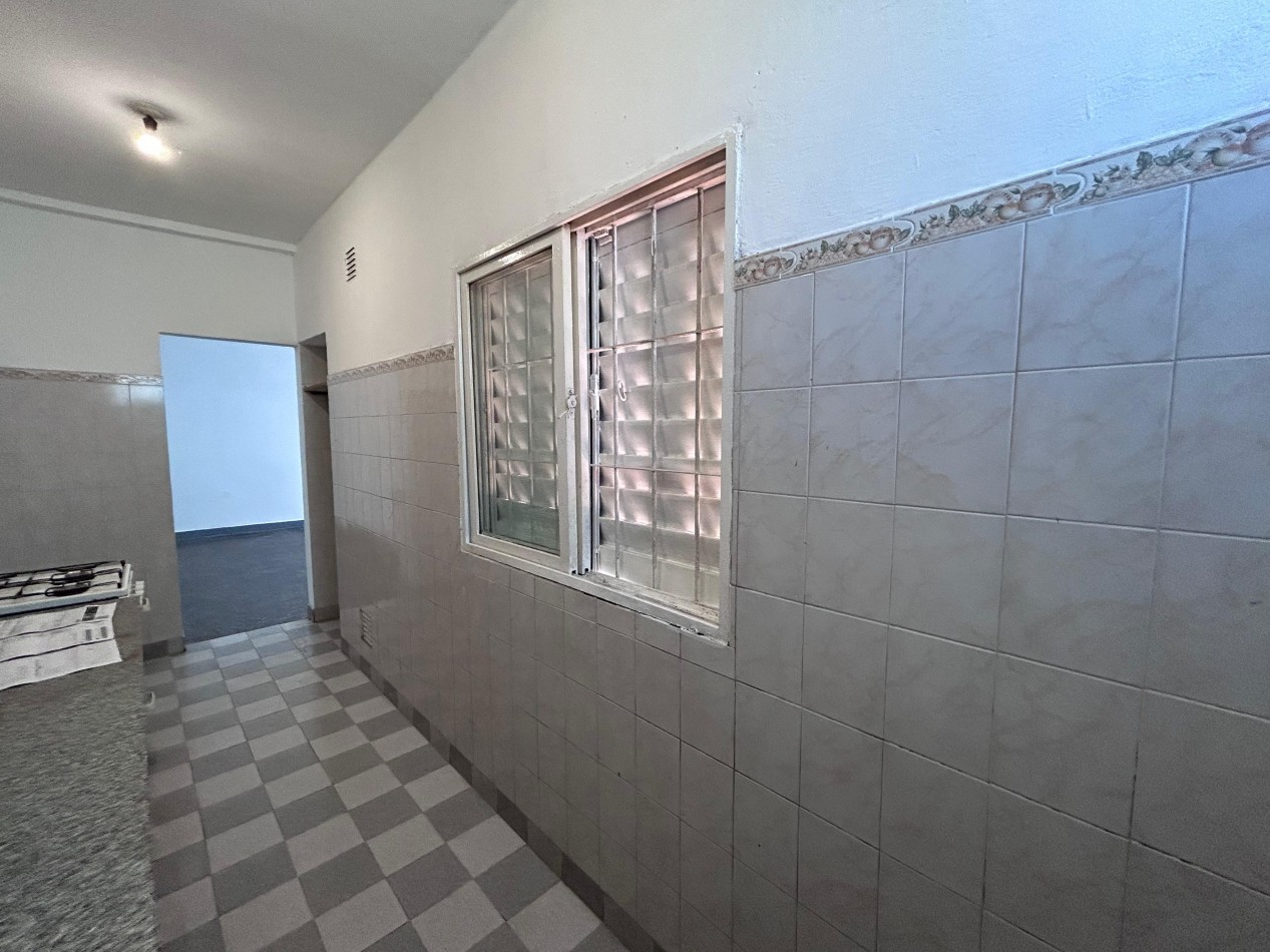 Primero de Mayo 2900 ( cortada biblioteca vigil 400 ) dos dormitorios, patio/cochera. 