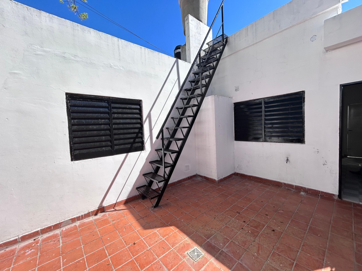 Primero de Mayo 2900 ( cortada biblioteca vigil 400 ) dos dormitorios, patio/cochera. 