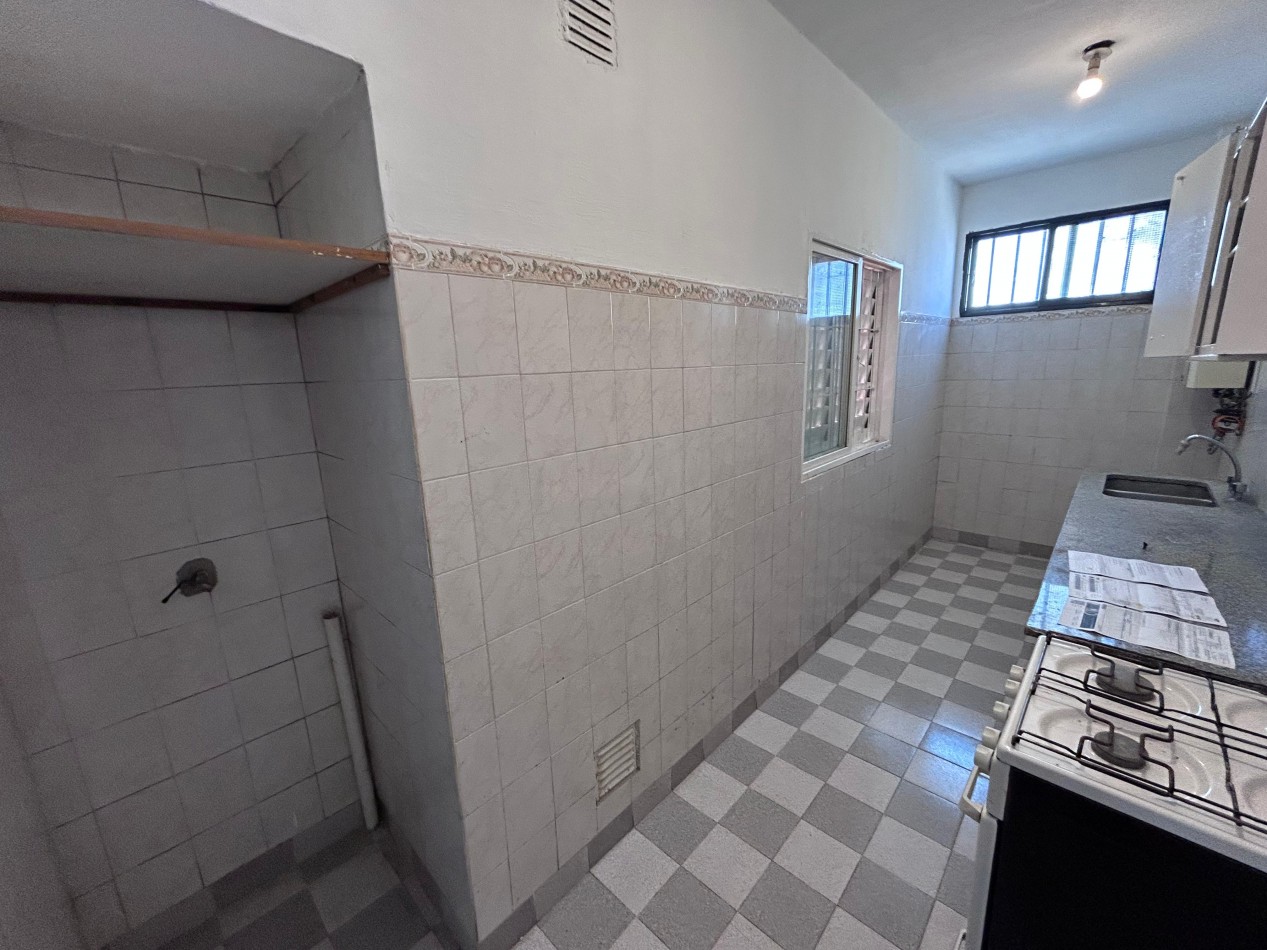 Primero de Mayo 2900 ( cortada biblioteca vigil 400 ) dos dormitorios, patio/cochera. 