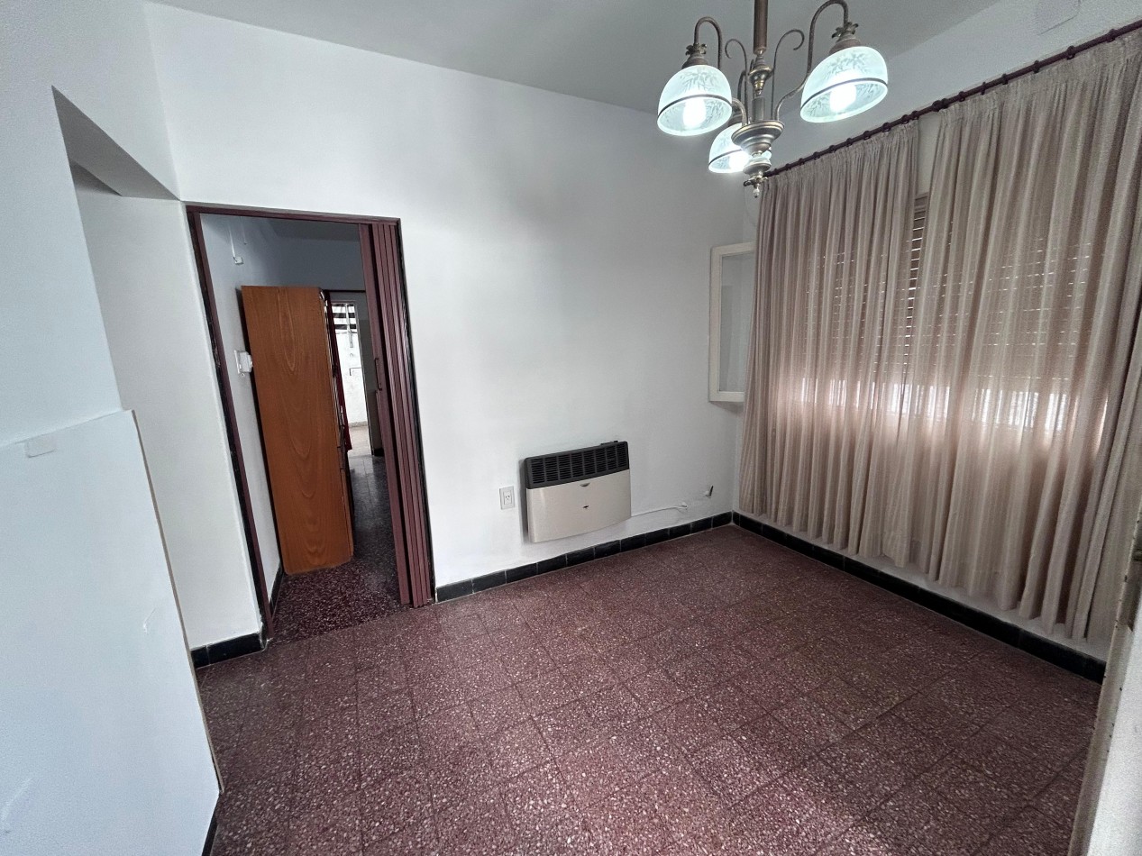Estrada 600, depto interno, dos dormitorios amplios, ubicado en el corazon de Arroyito Rio, Rosario.