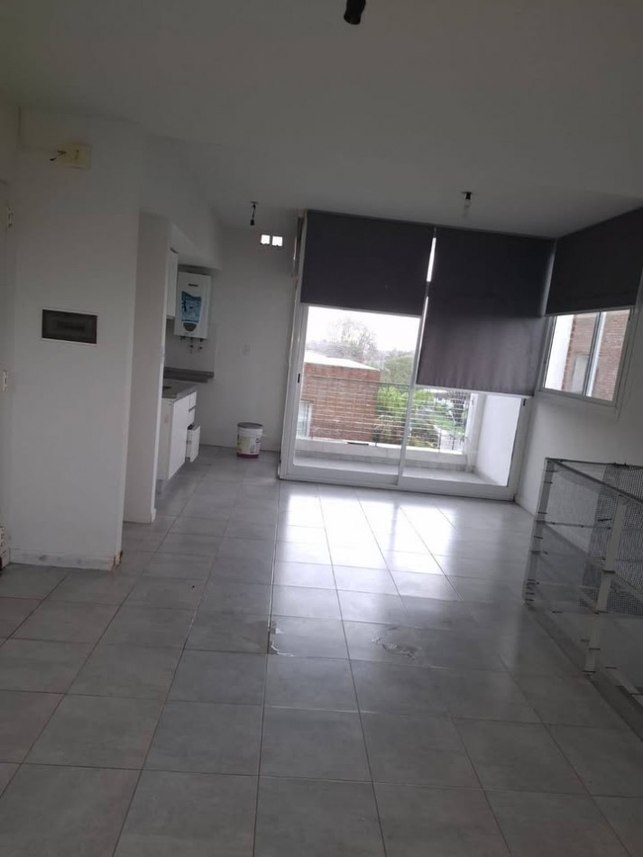 Blas Pareras 883, piso 3, de escalera, Duplex en venta - Granadero Baigorria  