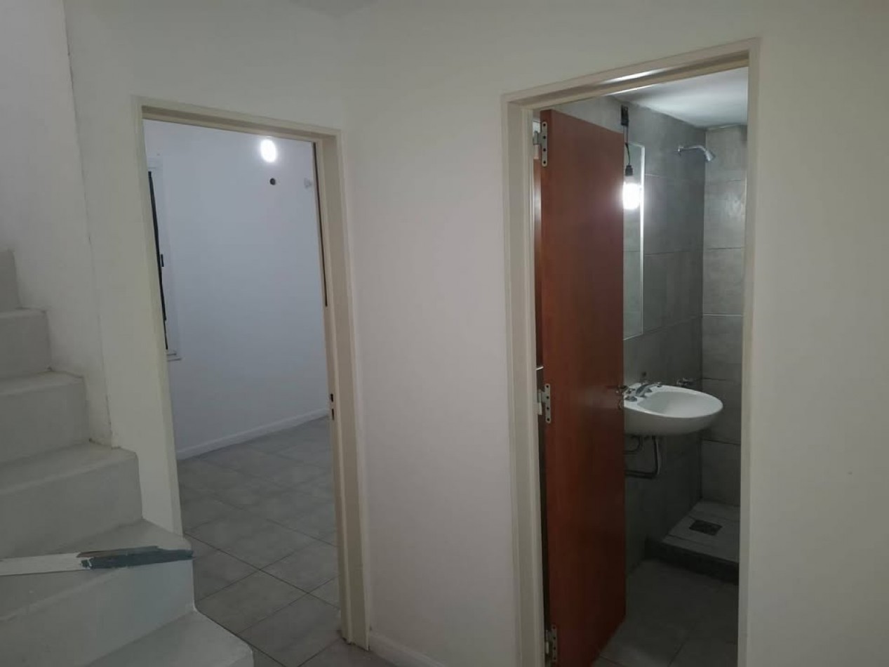 Blas Pareras 883, piso 3, de escalera, Duplex en venta - Granadero Baigorria  