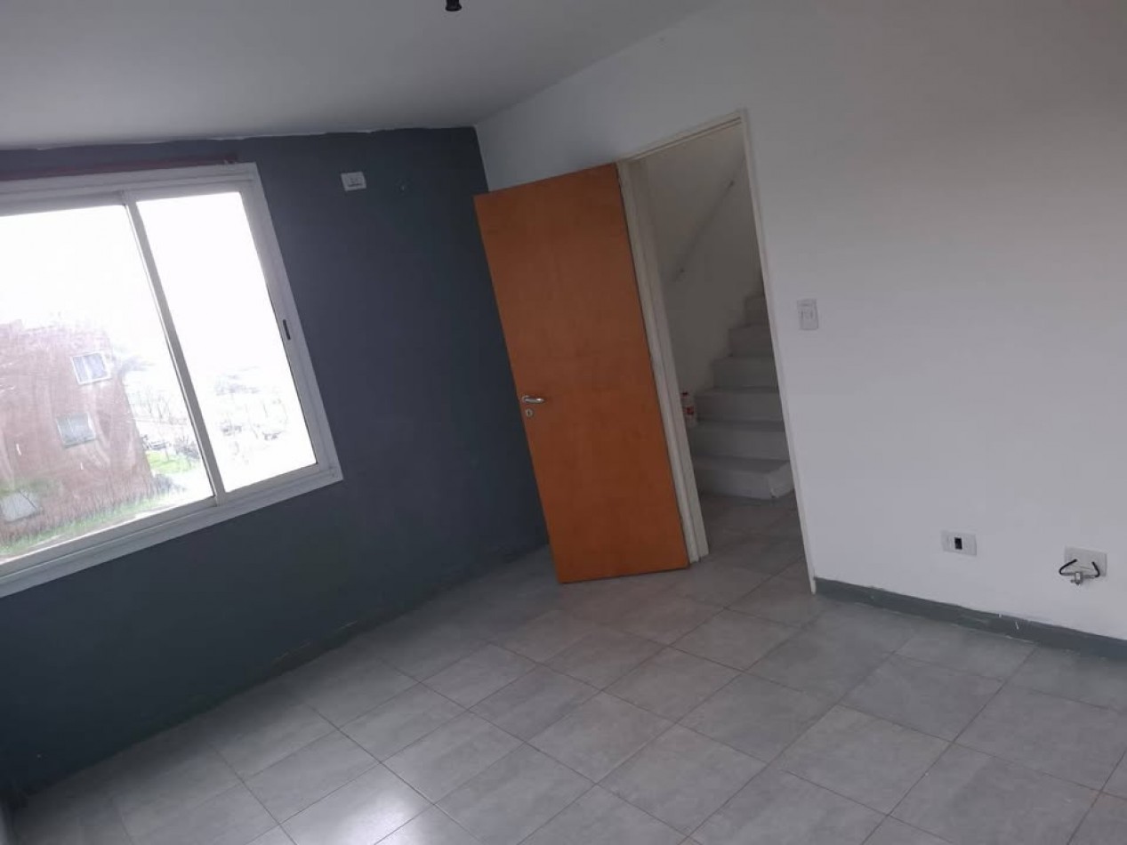 Blas Pareras 883, piso 3, de escalera, Duplex en venta - Granadero Baigorria  