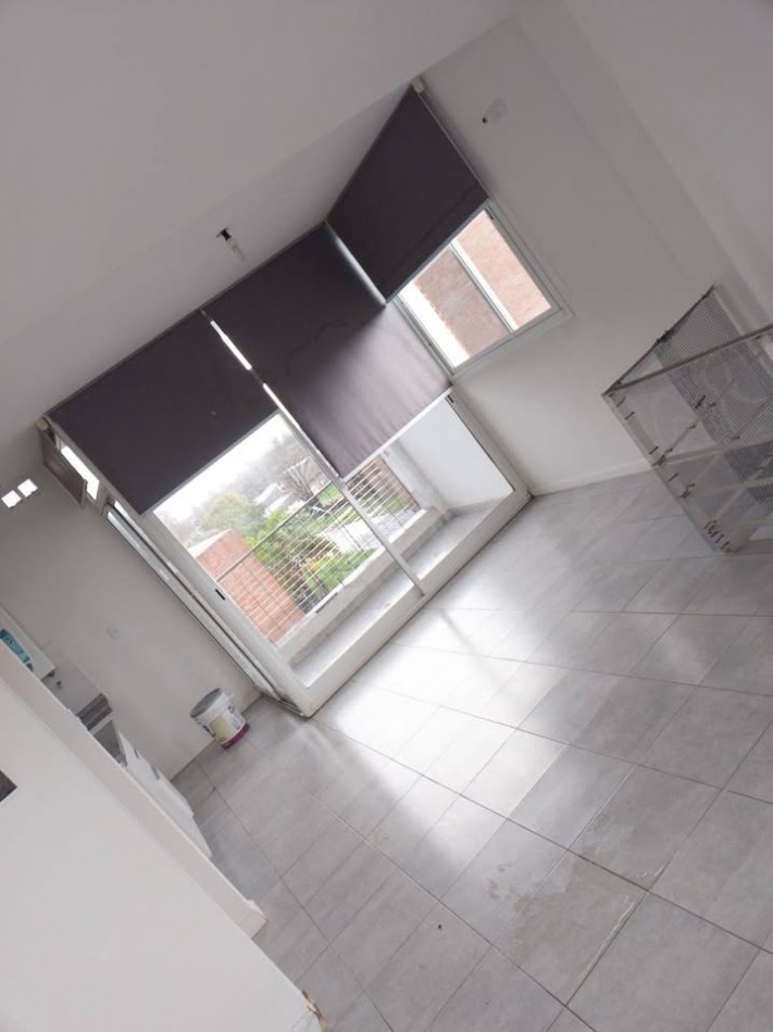 Blas Pareras 883, piso 3, de escalera, Duplex en venta - Granadero Baigorria  
