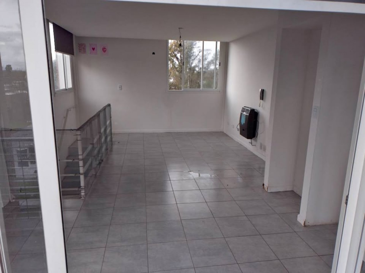 Blas Pareras 883, piso 3, de escalera, Duplex en venta - Granadero Baigorria  