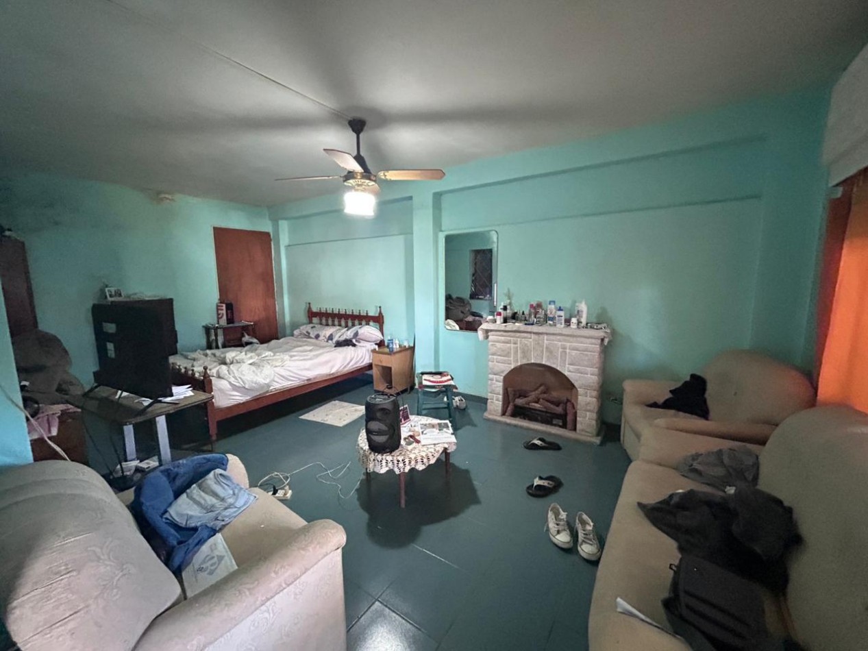 Khantuta 1400 (paraguay 6300), propiedad a reciclar, dos dormitorios, patio, ingreso vehiculos.