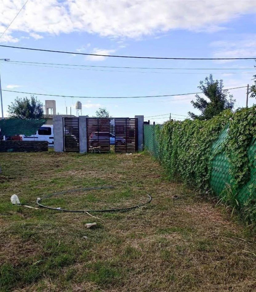 La Carolina, terreno de 300 m2, Pileta y Tapial construido.
