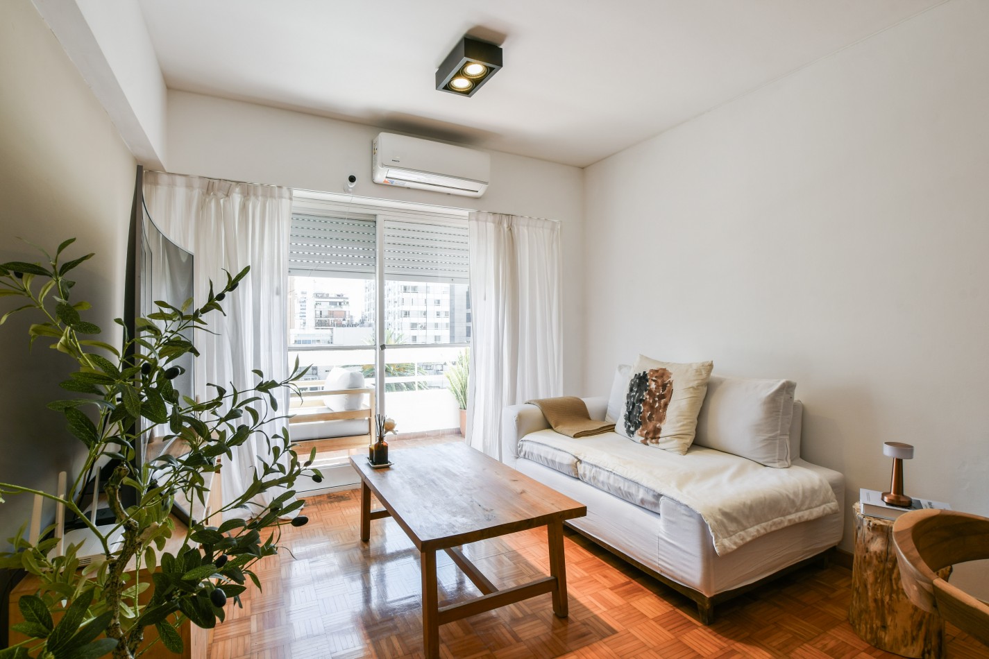 Primero de mayo 900, 3 dormitorios, piso exclusivo. A metros del Monumento.